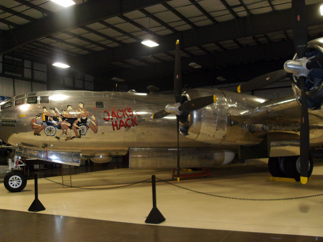 Boeing B-29A Nº de Serie 44-61975 Jacks Hack conservado en el New England Air Museum en Windsor Locks, Connecticut