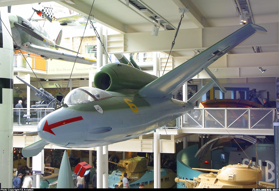 Heinkel He 162 A-1 Nº de Serie 120235 está en exhibición en el Imperial War Museum de Duxford, Inglaterra