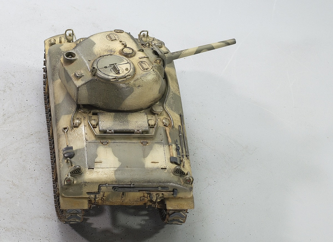 Sherman M4A1 75 mm.  Dragon 1/35. Image
