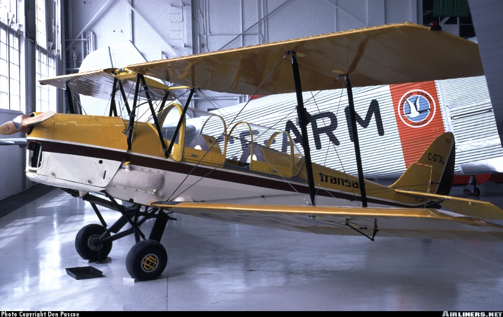 De Havilland DH 82 Tiger Moth con número de Serie 1534. Conservado en el Western Canada Aviation Museum en Winnipeg, Manitoba, Canadá