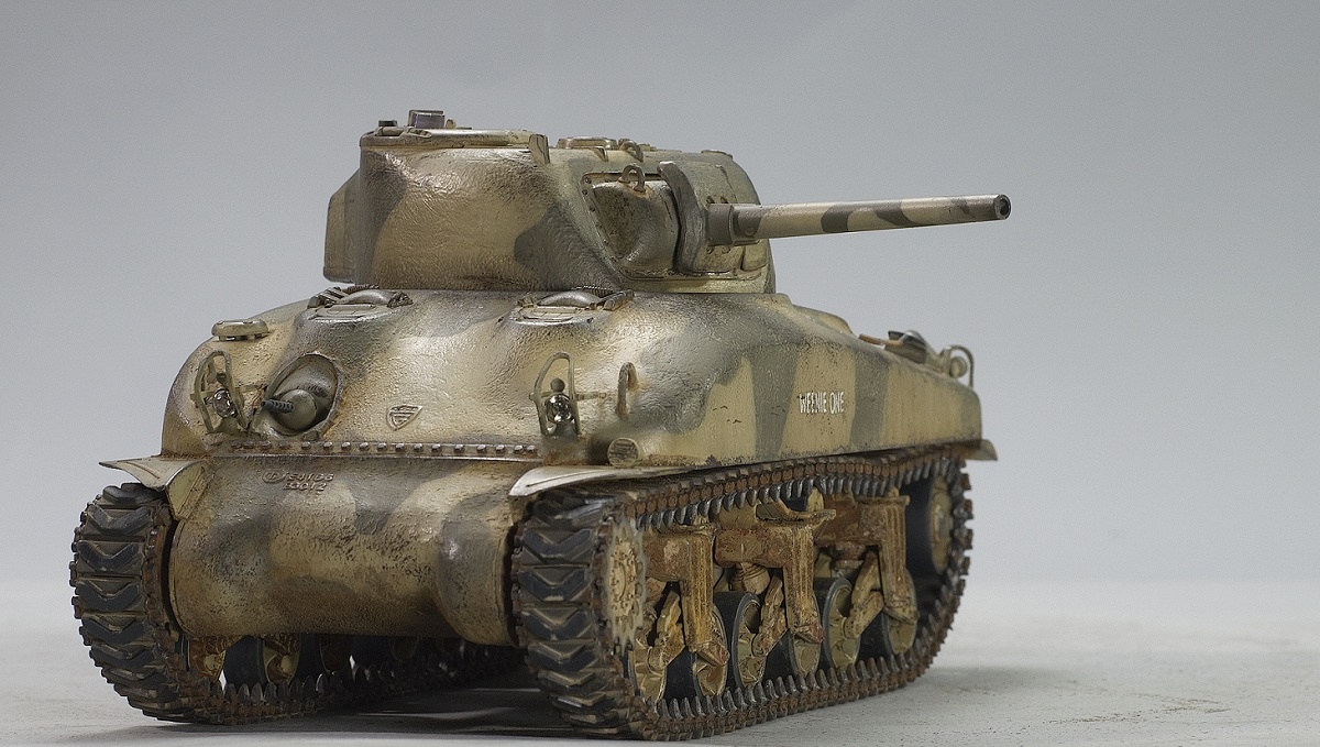 Sherman M4A1 75 mm.  Dragon 1/35. Image