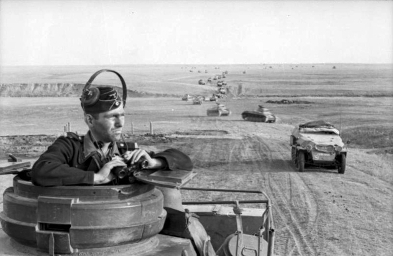 Imagen 4. Tropas del Panzerwaffe durante su avance hacia Stalingrado, en el verano de 1942