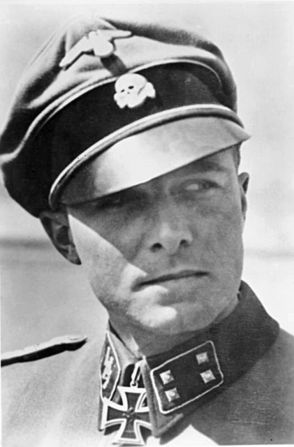 SS-Sturmbannführer Joachim Peiper con su Cruz de Caballero conseguida durante la 3ª batalla de Kharkov. Marzo 1943