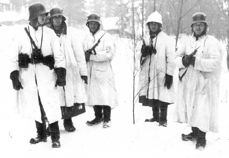 Grupo de soldados fineses durante la guerra de invierno. Los cascos son alemanes del modelo M1916