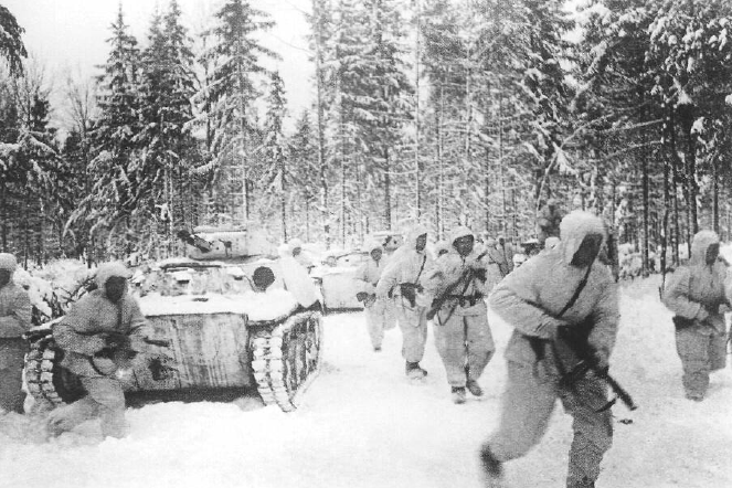 Blindados e infantería siberiana durante la batalla de Moscú. Diciembre de 1941