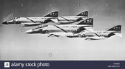 https://s18.postimg.cc/igq353hud/f-4j-phantom-iis-of-vf-84-in-flight-c1971-_HFBBA8.jpg