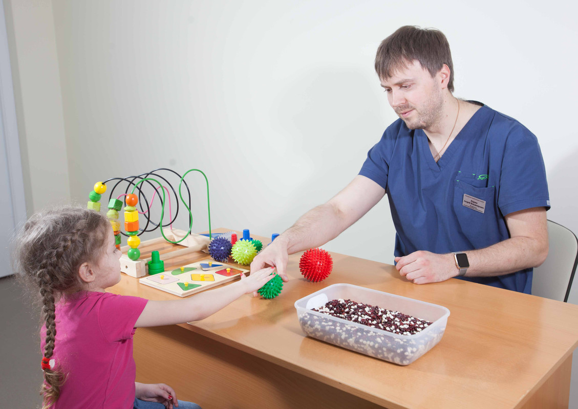 Игры для дцп. Эрготерапевт для детей с ДЦП. Эрготерапия при ДЦП. Эрготерапия для детей. Занятия с детьми с ДЦП.