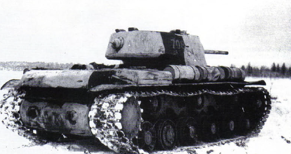 Carro pesado KV-1 en el frente de Kalinin. Invierno de 1943