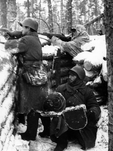 Infantería soviética en una trinchera en el istmo de Carelia. Invierno de 1940