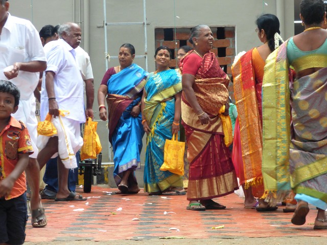 Los Colores del Sur de India - Blogs de India - Camino de Madurai con Invitación a Boda. (3)