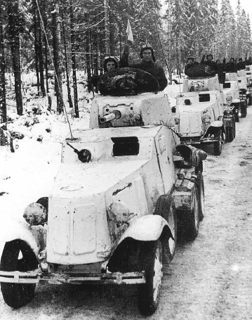 Columna blindada de BA 32-3 avanzando por territorio finlandés. Invierno de 1939-1940